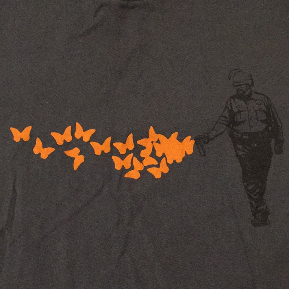 ⭐️ Men’s Pepperspray Butterflies Tee Sz S VGUC